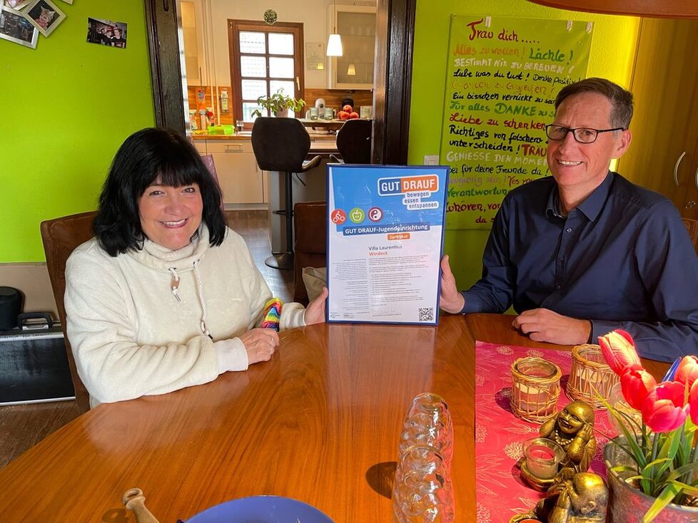 Bettina Dornseifer und Karsten Heusinger mit dem Gut Drauf Zertifikat