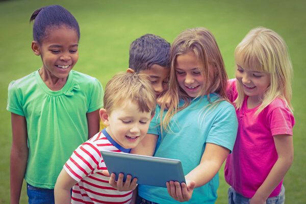 Image-Bild Kinder mit Tablet
