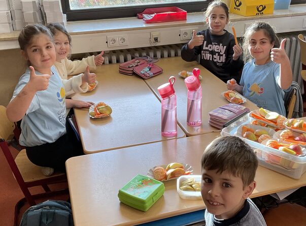 GGS Eschmar - Kinder mit gesunden Frühstücksboxen