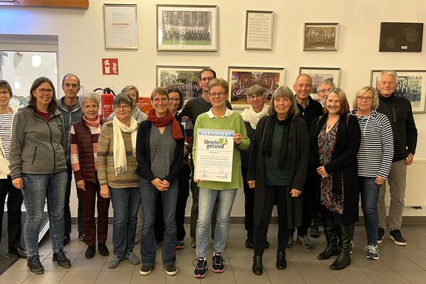 Mitglieder und Vorstand des Sportvereins Re(h)aktiv Königswinter e.V. bei der Mitgliederversammlung am 26.09.23