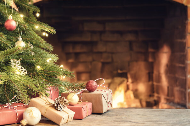 Geschenke unter einem Weihnachtsbaum