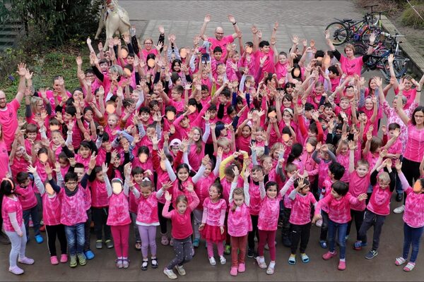 Pink gegen Rassismus in EGS Troisdorf