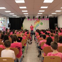 Pink gegen Rassismus in der evangelischen Grundschule Troisdorf