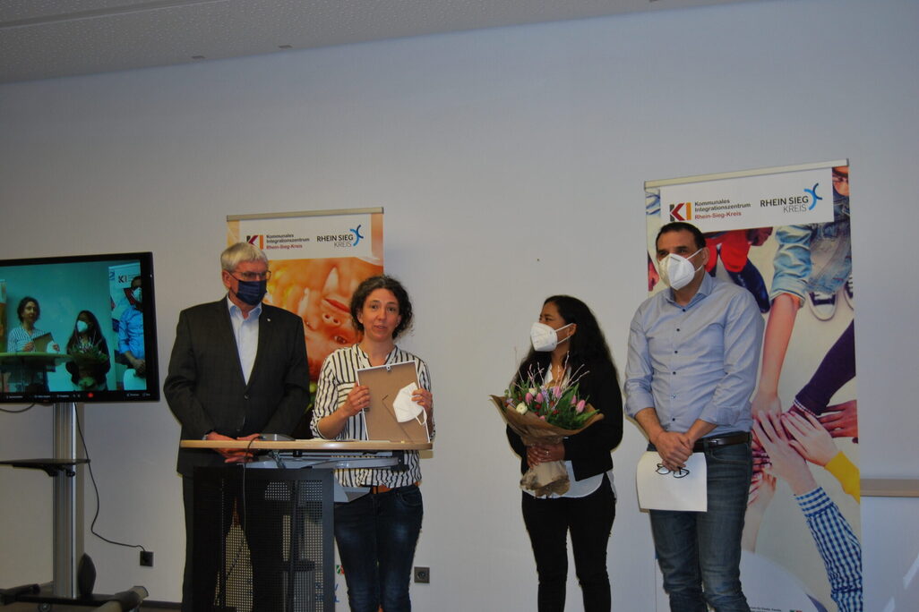 2. Platz, Caritasverband Rhein-Sieg e.V. und Aktion Neue Nachbarn im Kreisdekanat Rhein-Sieg, Projekt „Digitalisierung der Lernangebote für Frauen und Kinder mit Zuwanderungsgeschichte“ / "digitales Frauen-Lerncafé"