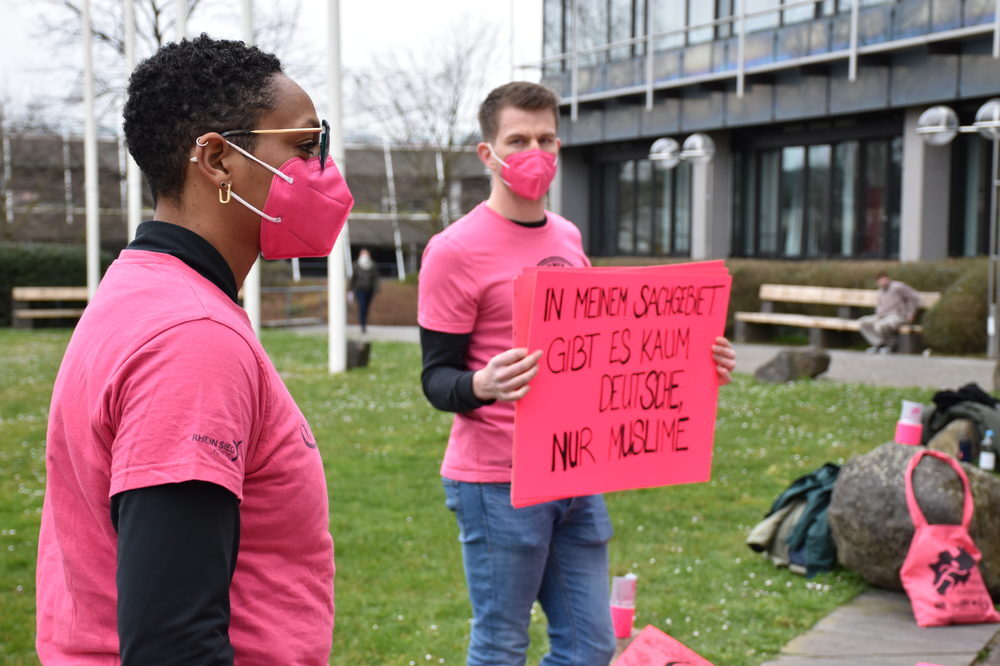 Pink gegen Rassismus - Wir zeigen Haltung