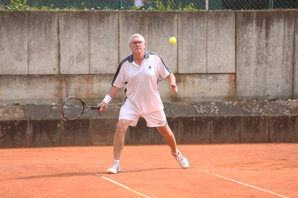 Landrat Schuster ist ein begeisterter Tennisspieler